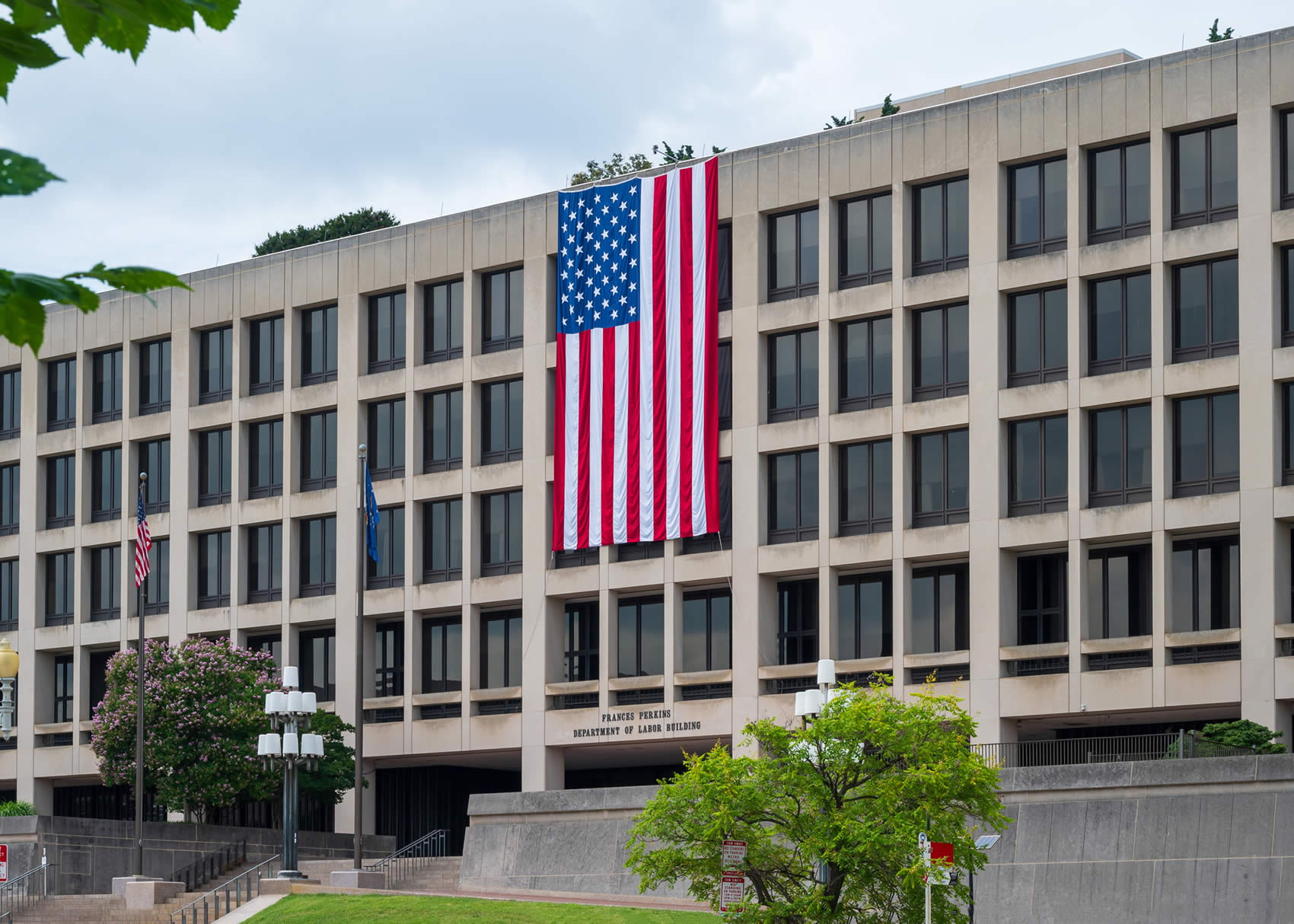 U.S. Department of Labor Appears Poised to Maintain Existing Contractor Obligations for Veterans and Individuals With Disabilities